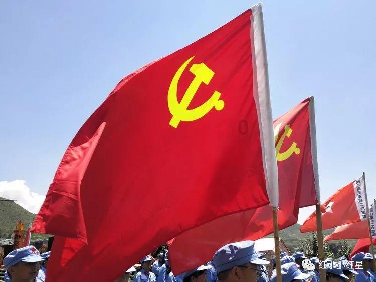 广东光靠他俩撑禁区不现实，若仍要把争冠当目标，该找大外了