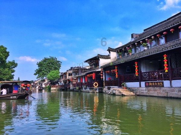 淄博烧烤与哈尔滨冰雕:城市温度,人间烟火的完美诠释